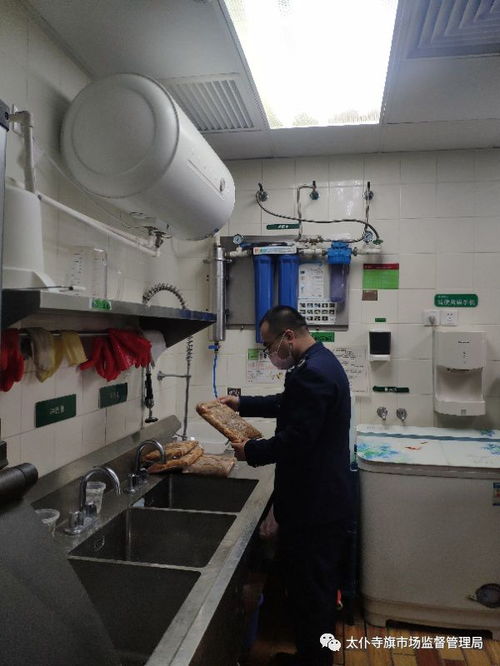 太仆寺旗市監(jiān)局開(kāi)展餐飲服務(wù)食品安全風(fēng)險(xiǎn)隱患拉網(wǎng)式大排查，筑牢群眾飲食安全防線